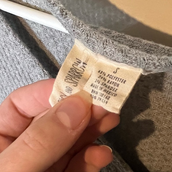 Sky & Sparrow Tied Grey Long Sleeve - Picture 4 of 4